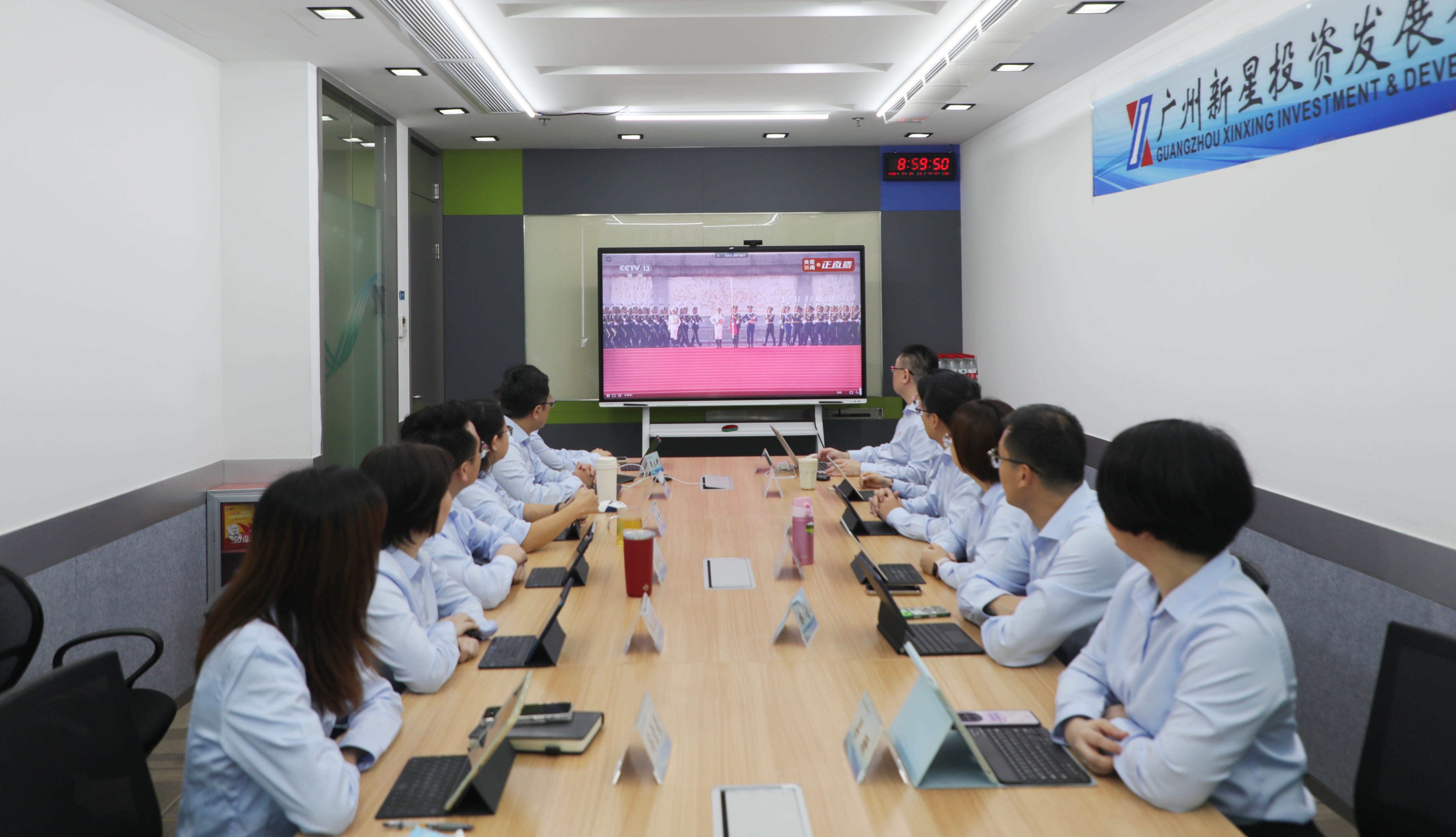 铭记历史 开创未来 |伟德源自英国始于1946组织观看纪念中国人民抗日战争暨世界反法西斯战争胜利80周年大会